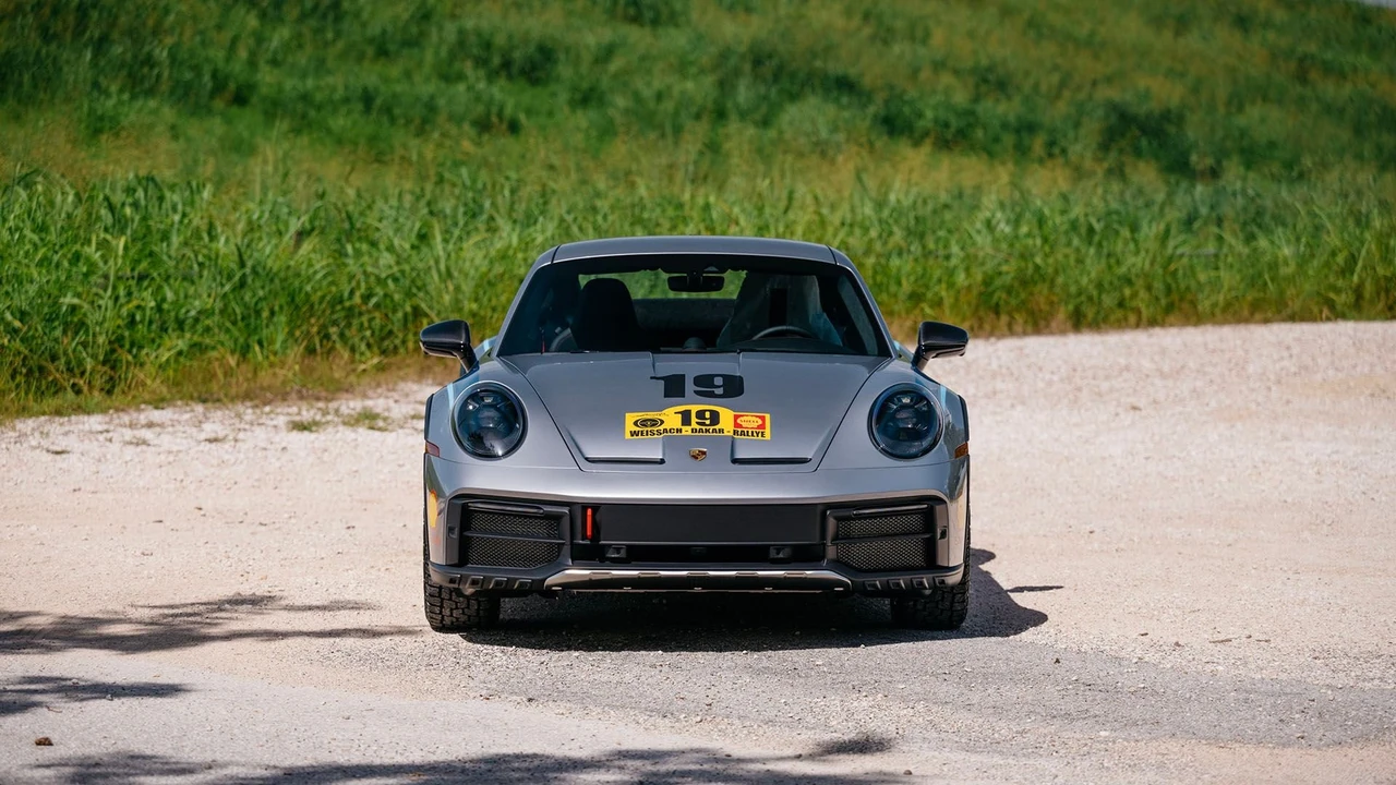 2024 Porsche 992 Dakar - Image 11 of 31