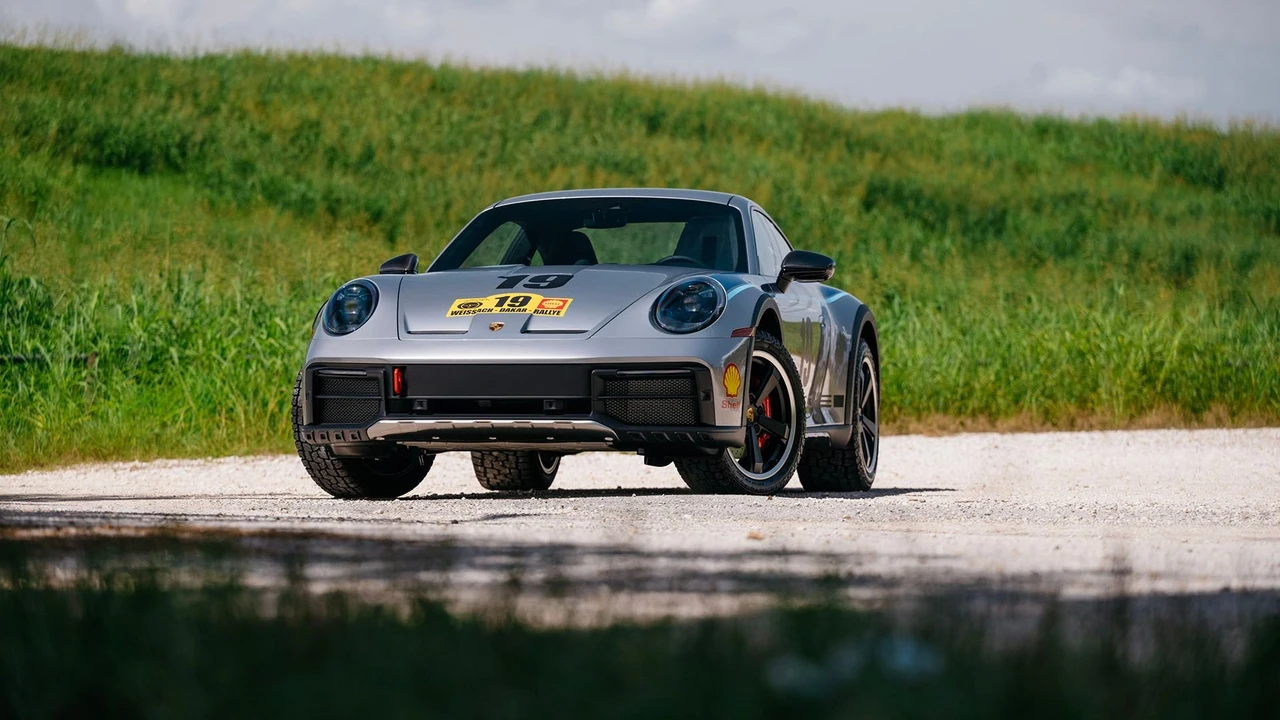 2024 Porsche 992 Dakar - Image 8 of 31