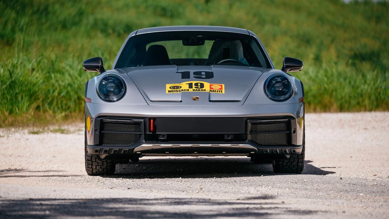 2024 Porsche 992 Dakar - Image 2 of 31