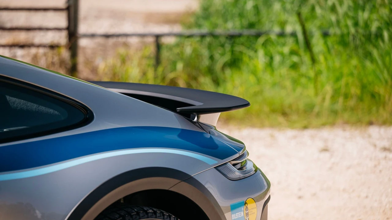 2024 Porsche 992 Dakar - Image 31 of 31