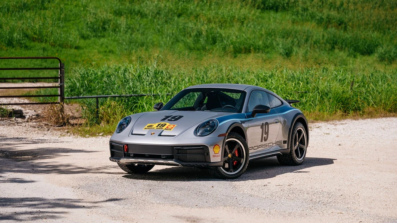 2024 Porsche 992 Dakar - Image 9 of 31