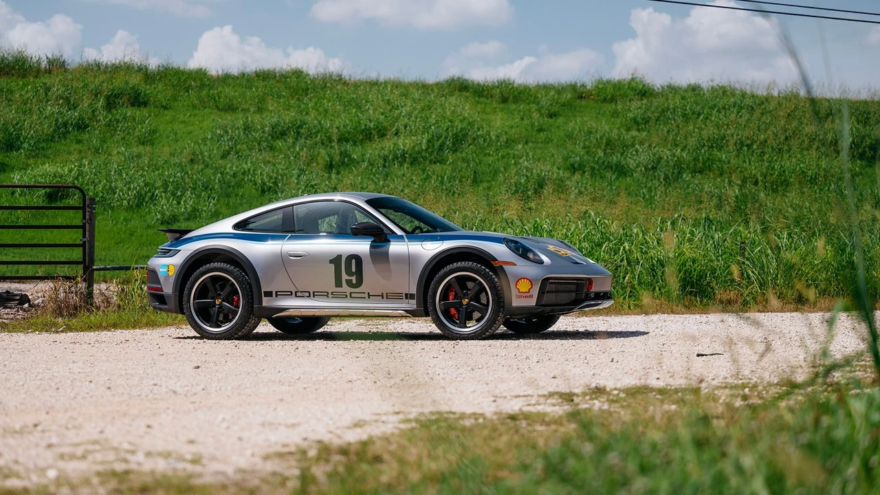2024 Porsche 992 Dakar - Image 12 of 31