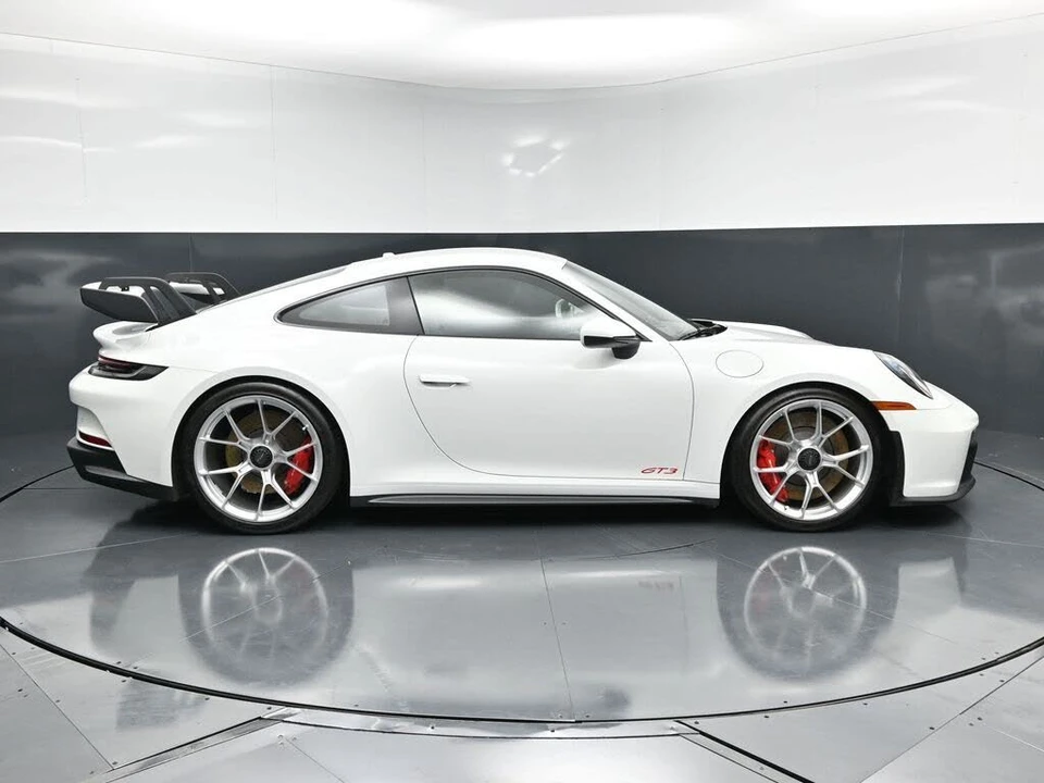 2024 Porsche 992 GT3 - Image 9 of 31