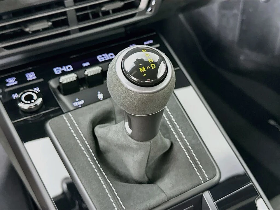 2024 Porsche 992 GT3 - Image 27 of 31