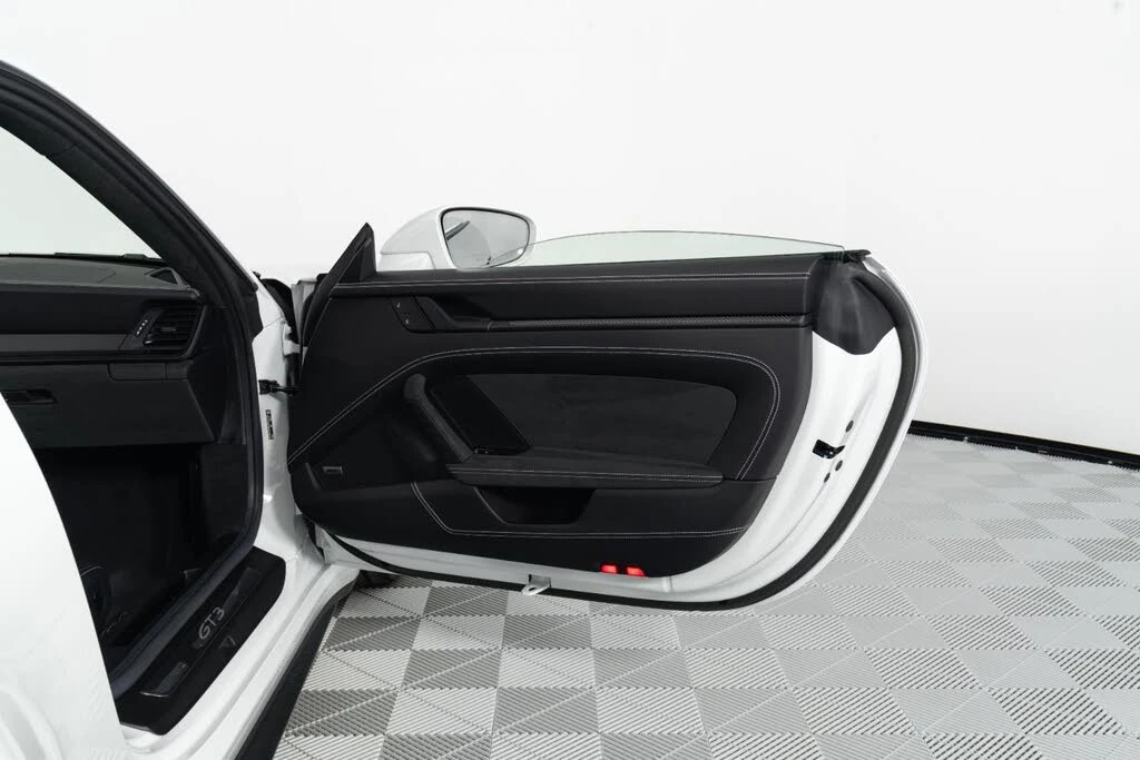 2024 Porsche 992 GT3 - Image 25 of 31