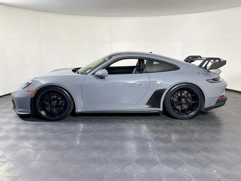 2024 Porsche 992 GT3 - Image 2 of 31
