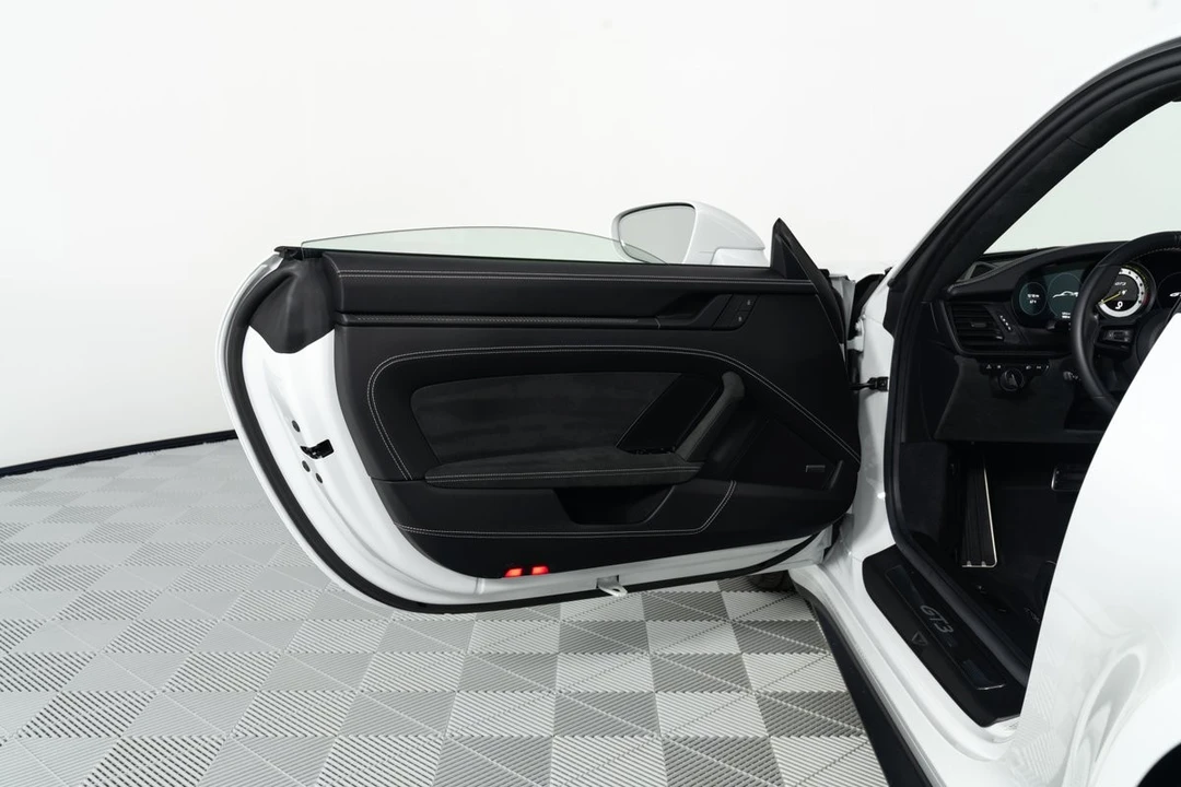 2024 Porsche 992 GT3 - Image 9 of 31