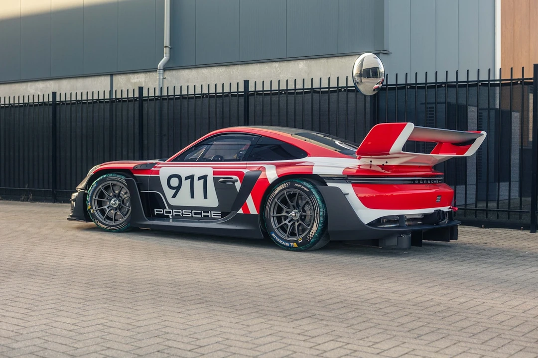2024 Porsche 911 - Image 2 of 3