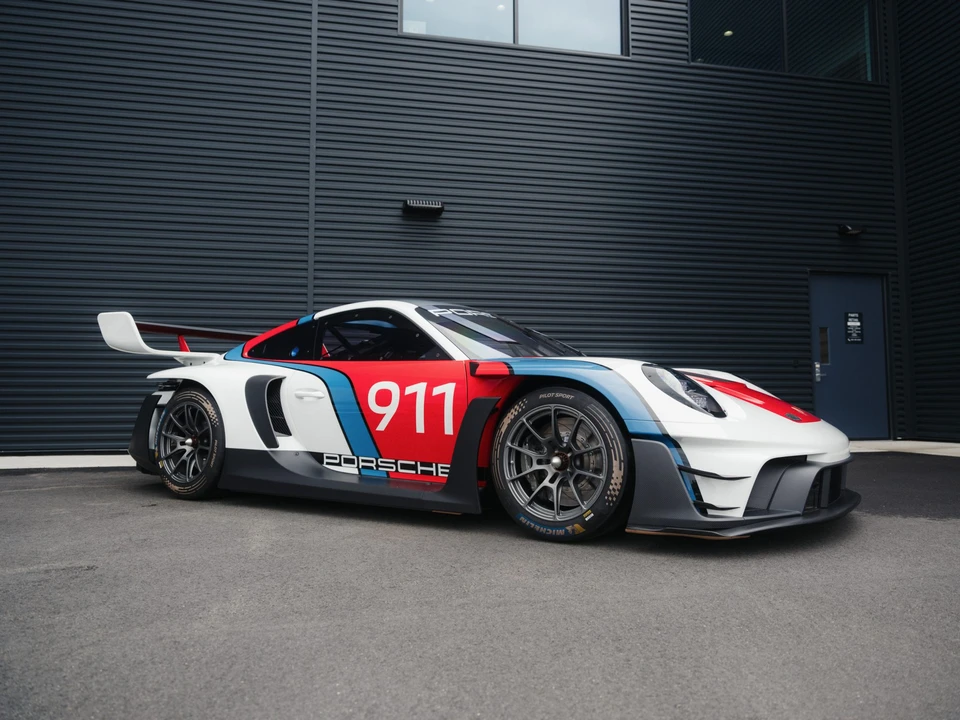 2024 Porsche 992 GT3 - Image 2 of 31