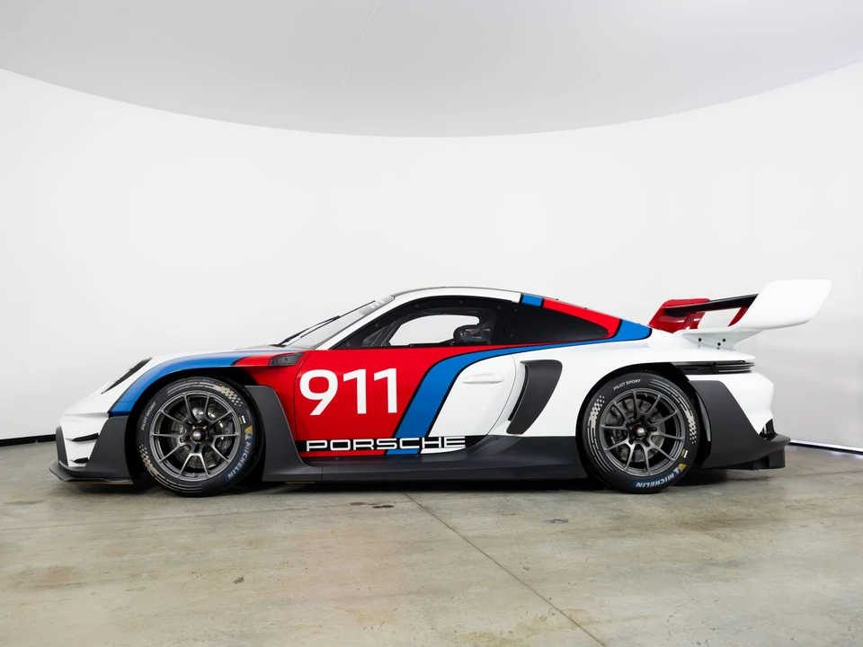 2024 Porsche 992 GT3 - Image 14 of 31
