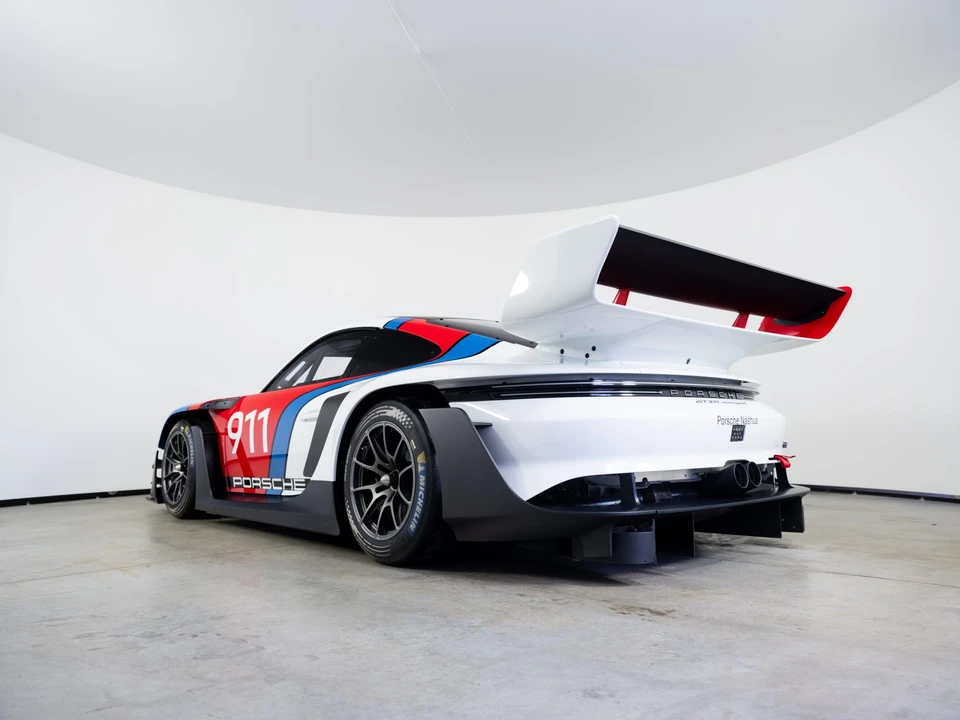 2024 Porsche 992 GT3 - Image 16 of 31