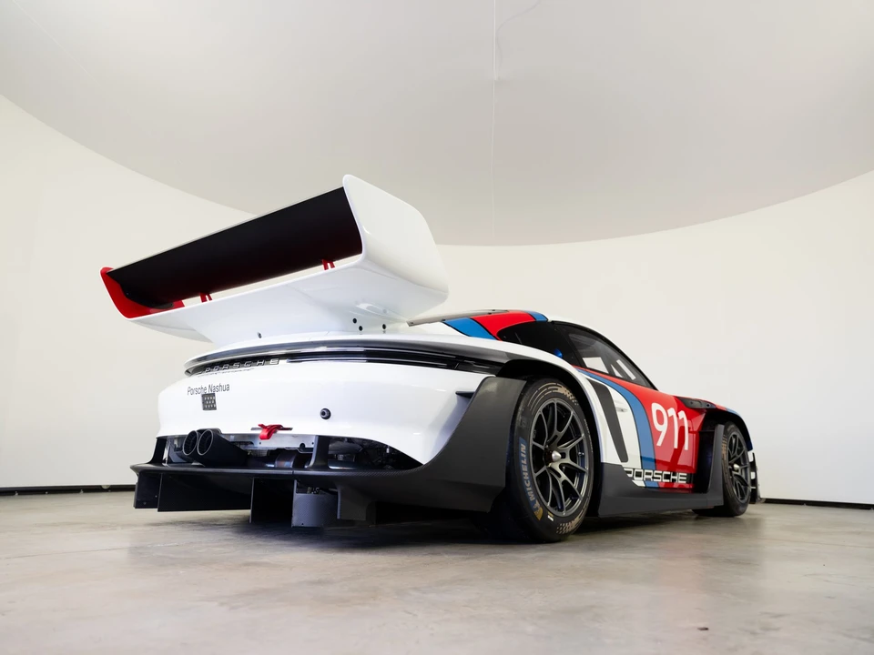 2024 Porsche 992 GT3 - Image 21 of 31