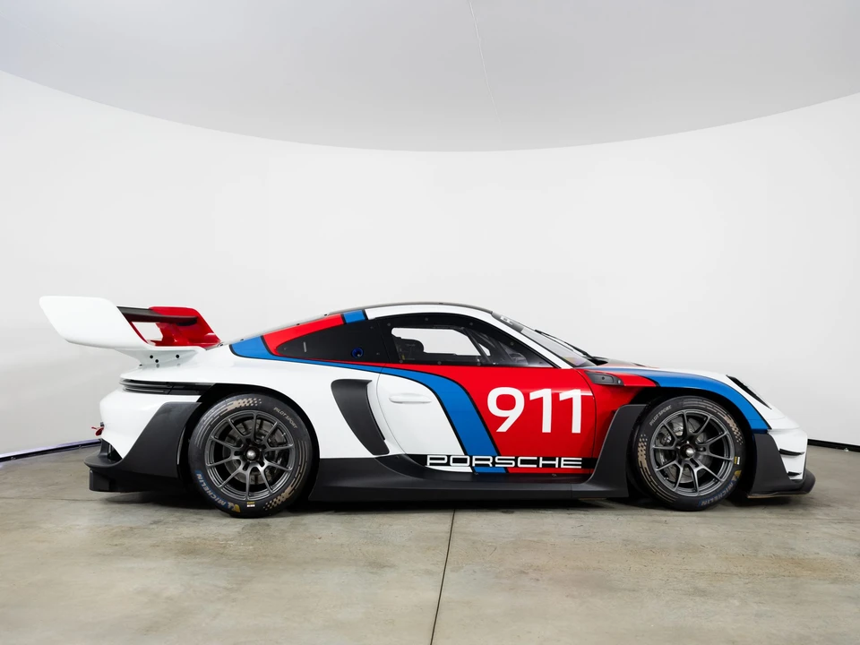 2024 Porsche 992 GT3 - Image 22 of 31