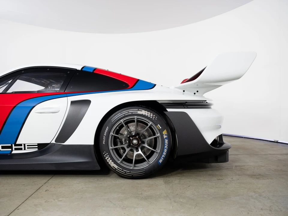 2024 Porsche 992 GT3 - Image 25 of 31
