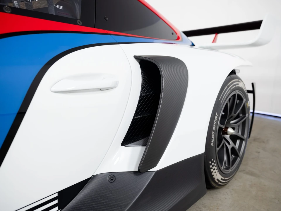 2024 Porsche 992 GT3 - Image 29 of 31