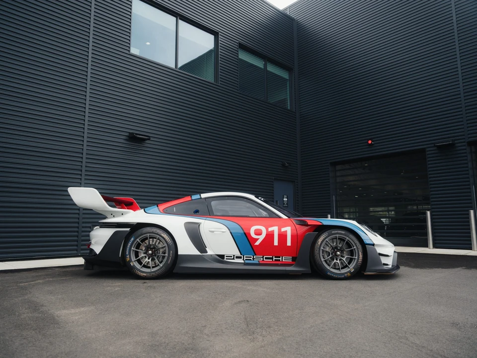 2024 Porsche 992 GT3 - Image 8 of 31