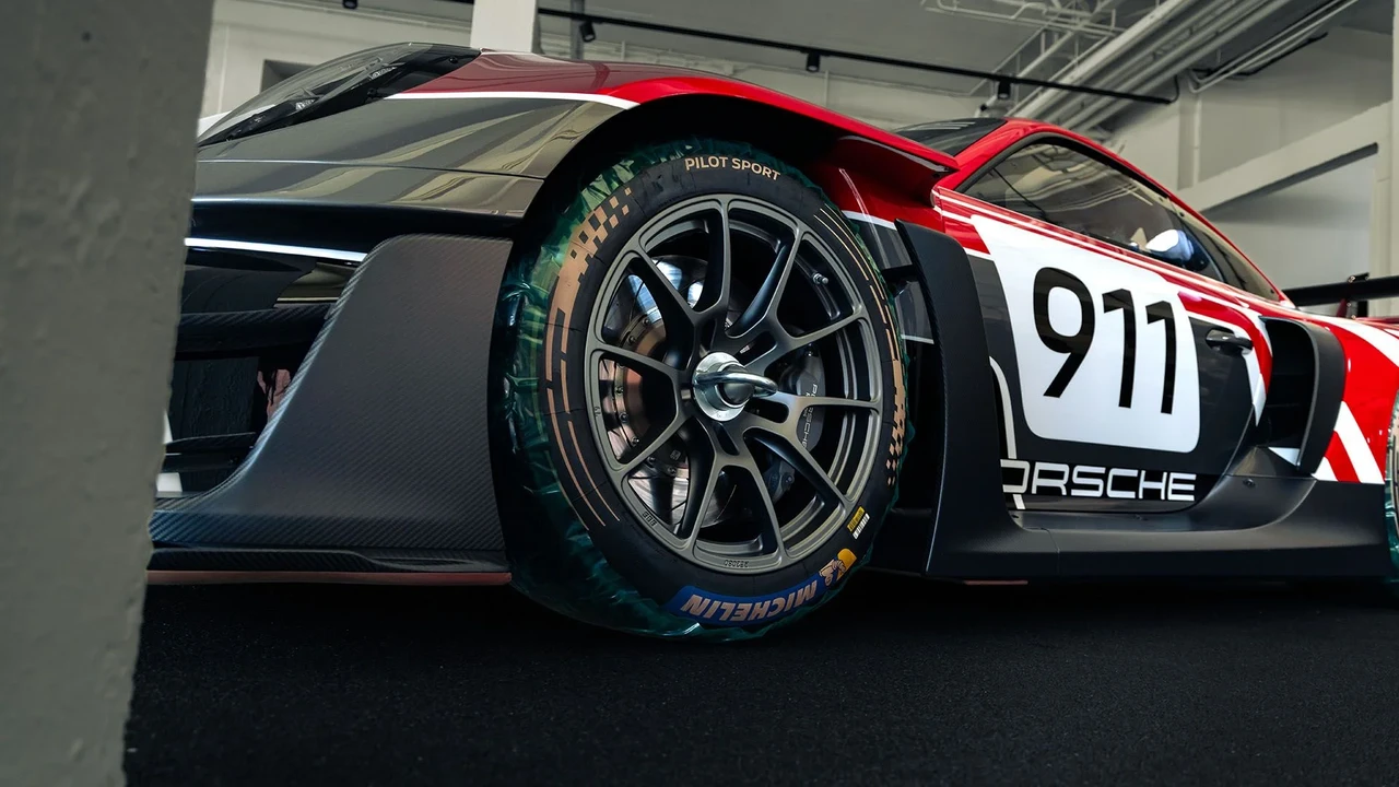 2024 Porsche 911 - Image 19 of 21