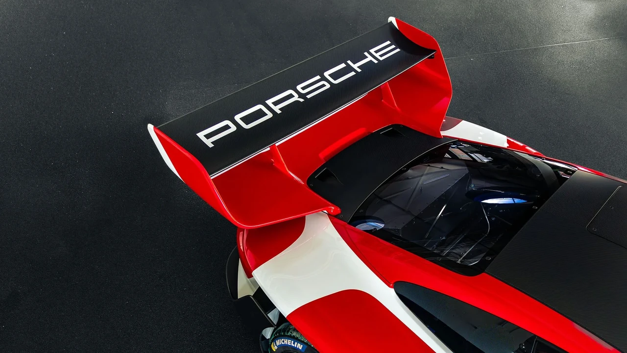 2024 Porsche 911 - Image 17 of 21