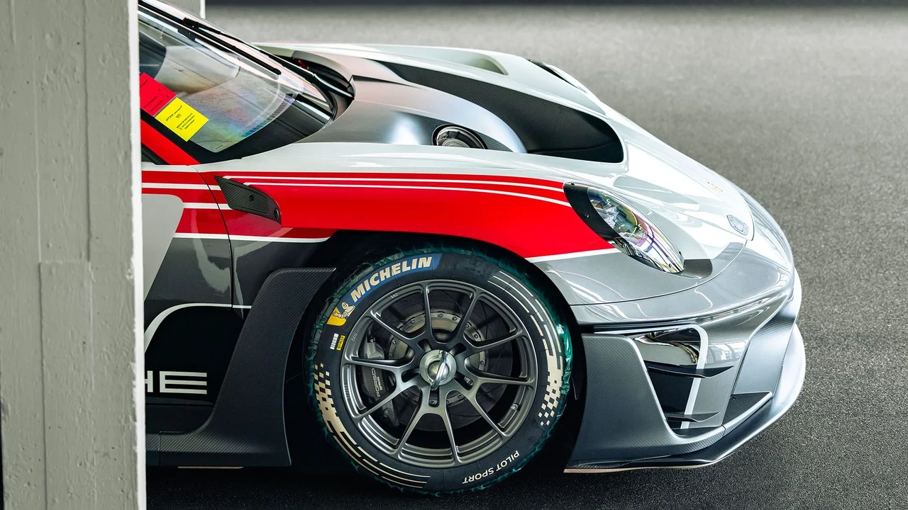 2024 Porsche 911 - Image 11 of 21