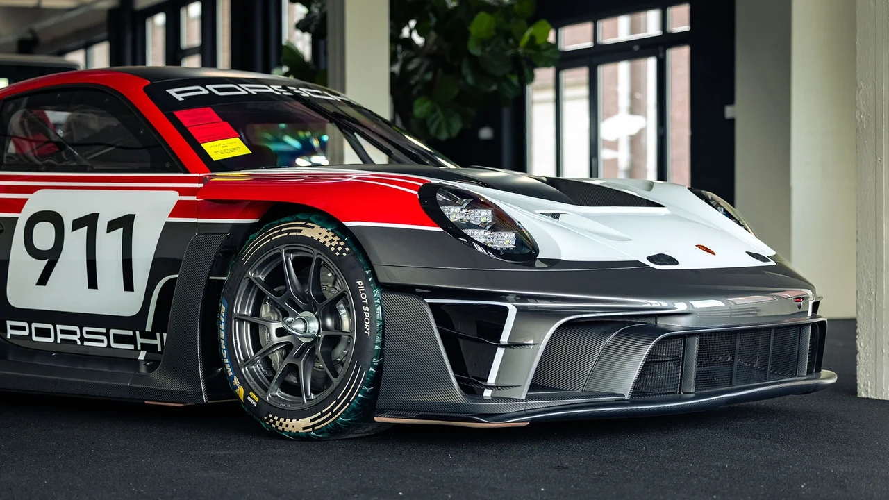 2024 Porsche 911 - Image 18 of 21