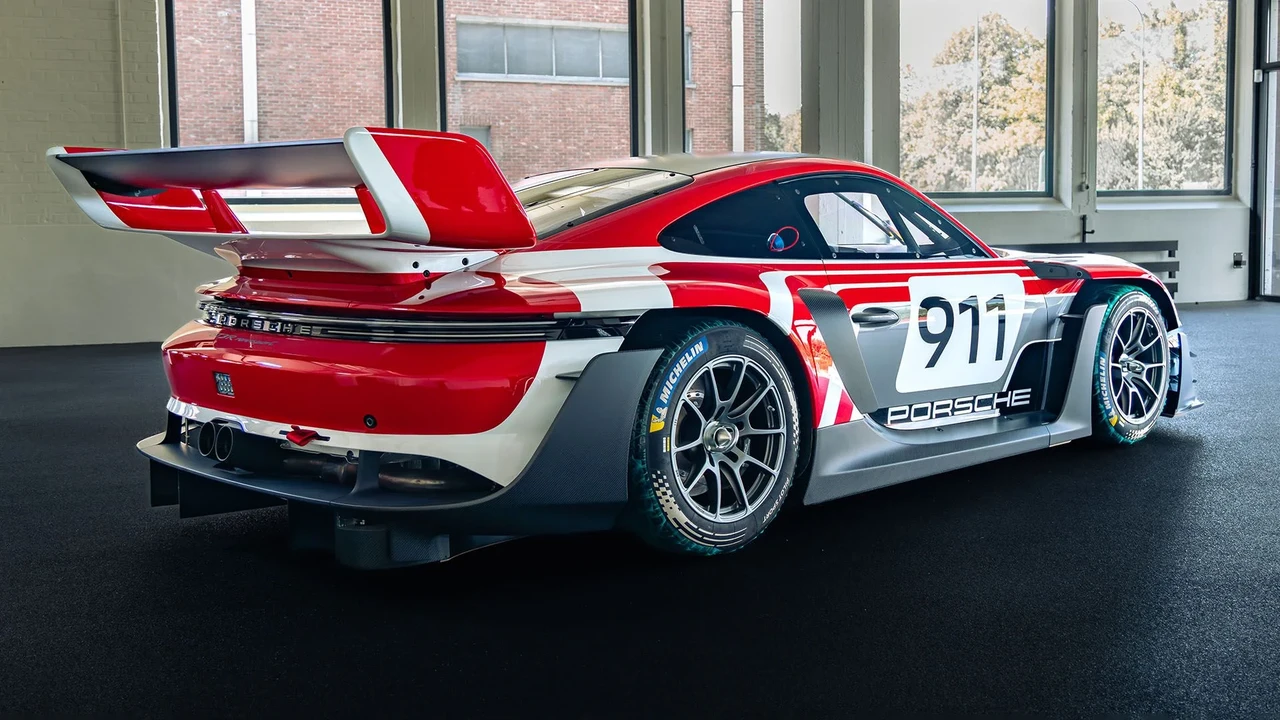 2024 Porsche 911 - Image 2 of 21