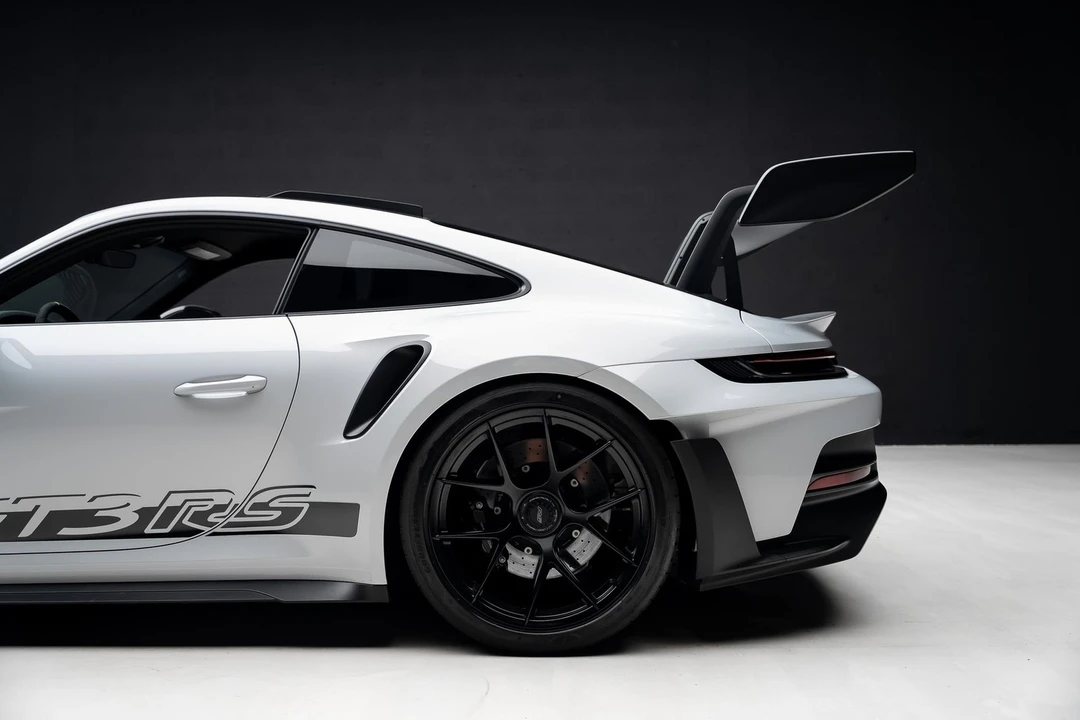2024 Porsche 992 GT3 RS - Image 21 of 31