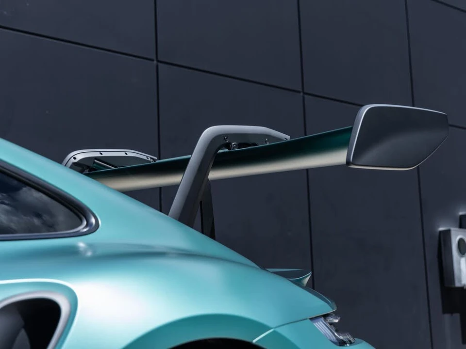 2024 Porsche 992 GT3 RS - Image 29 of 31