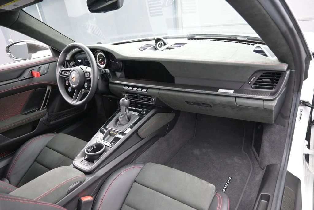 2024 Porsche 992 GT3 RS - Image 28 of 31