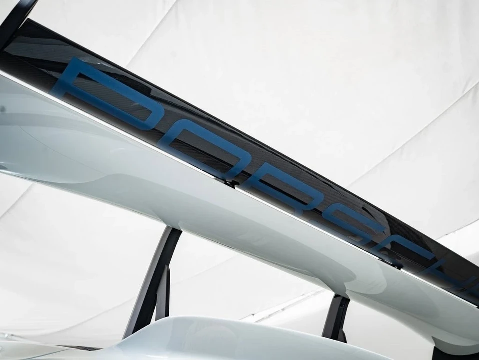 2024 Porsche 992 GT3 RS - Image 18 of 21