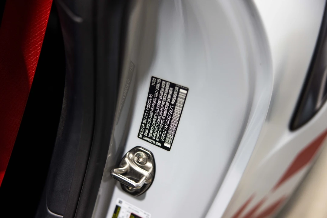 2024 Porsche 992 GT3 RS - Image 28 of 31