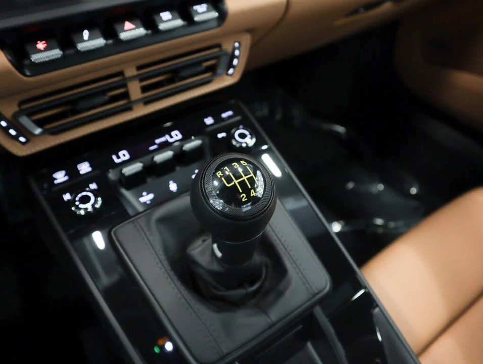 2024 Porsche 992 GT3 Touring - Image 16 of 30