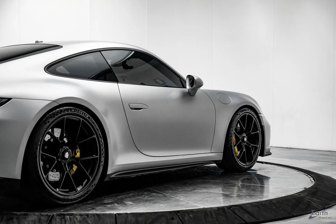 2024 Porsche 992 GT3 - Image 18 of 21