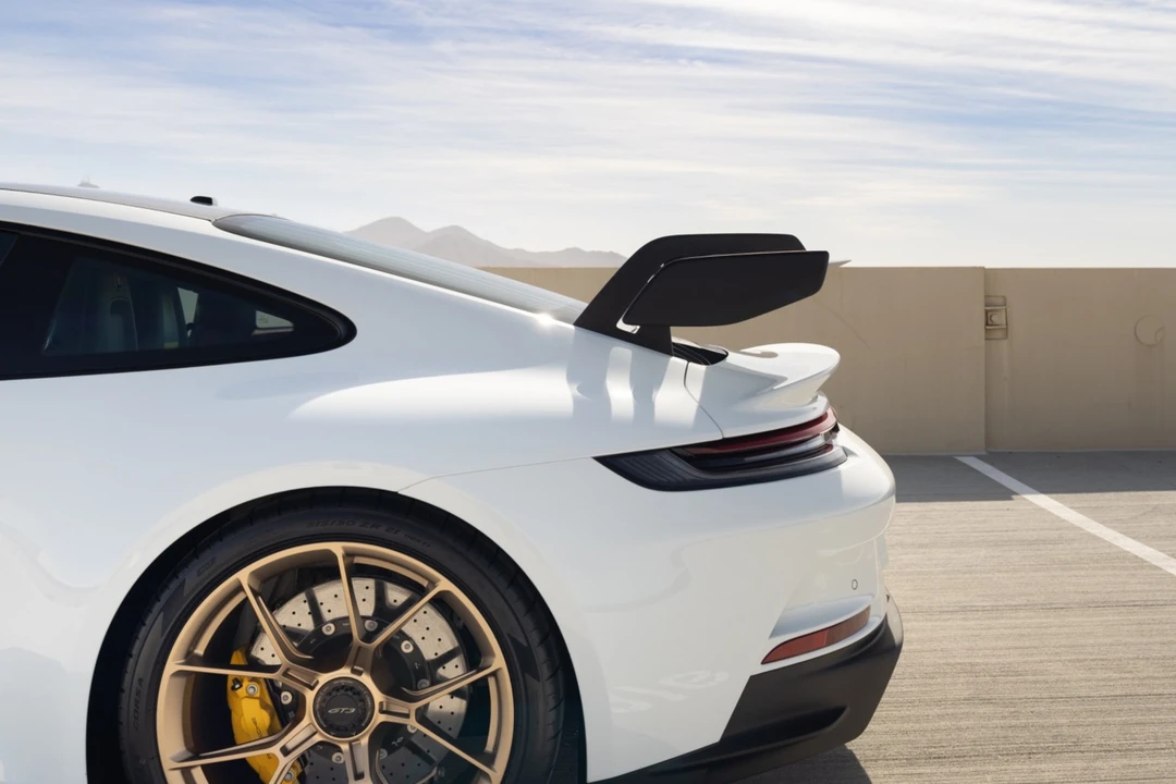 2024 Porsche 992 GT3 - Image 17 of 31