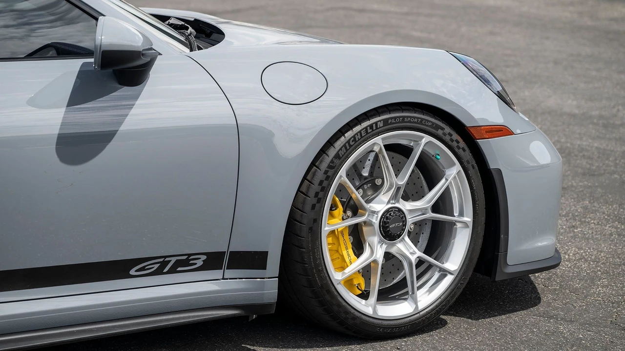 2024 Porsche 992 GT3 - Image 19 of 31