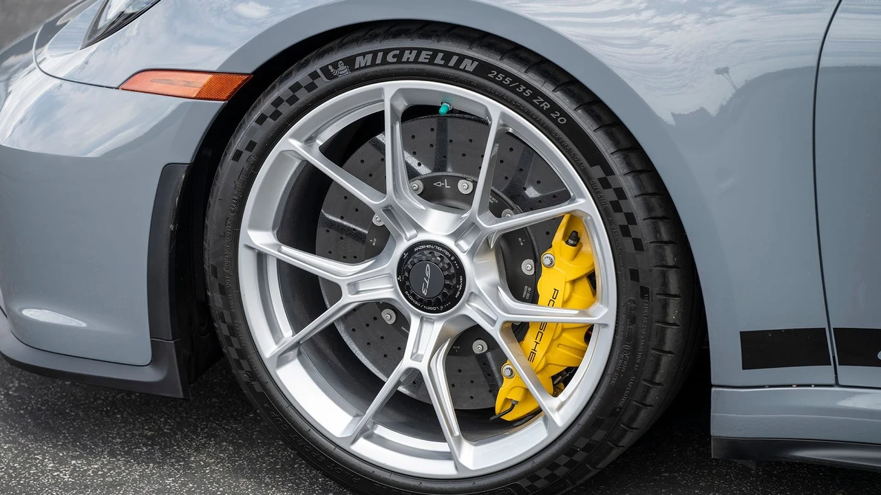 2024 Porsche 992 GT3 - Image 25 of 31