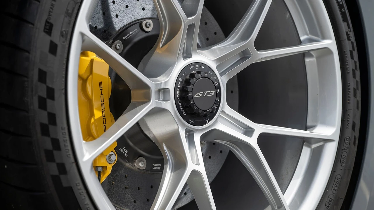 2024 Porsche 992 GT3 - Image 23 of 31