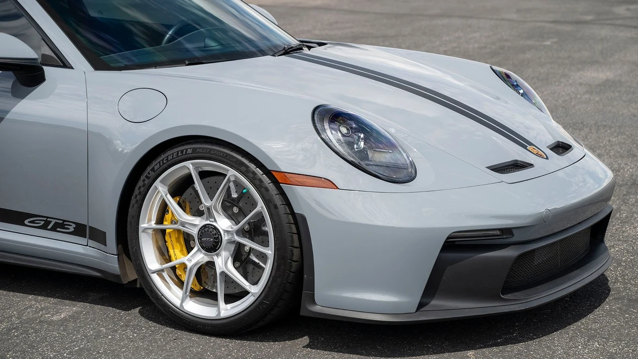 2024 Porsche 992 GT3 - Image 16 of 31