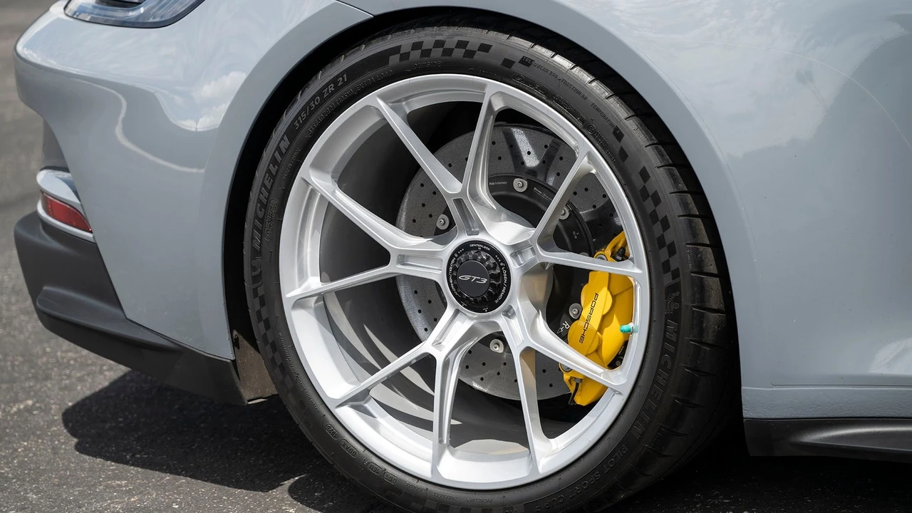 2024 Porsche 992 GT3 - Image 21 of 31
