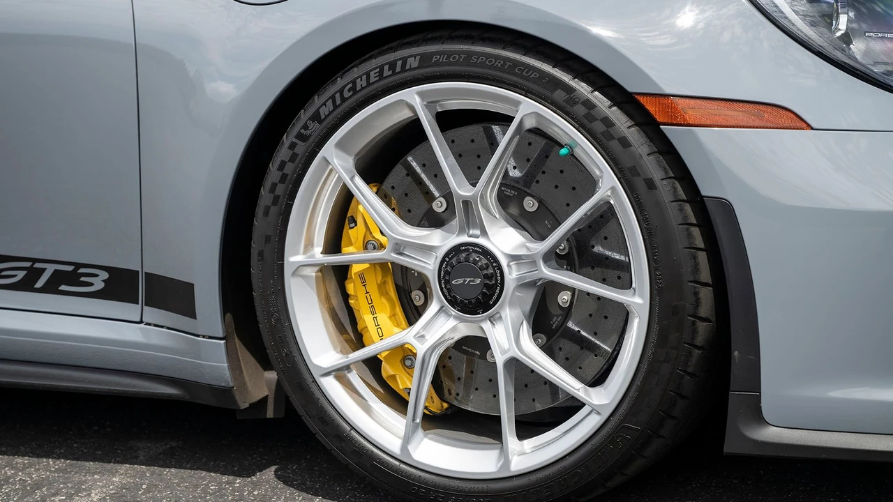 2024 Porsche 992 GT3 - Image 18 of 31