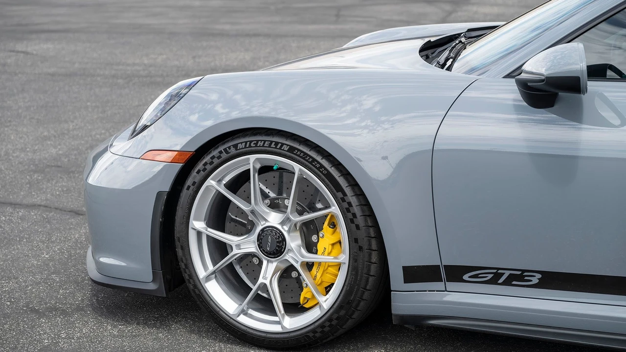 2024 Porsche 992 GT3 - Image 22 of 31