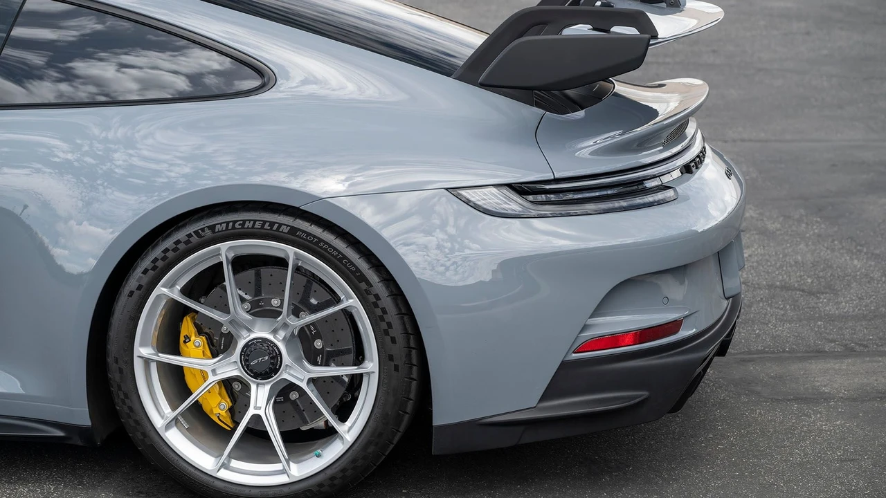 2024 Porsche 992 GT3 - Image 24 of 31