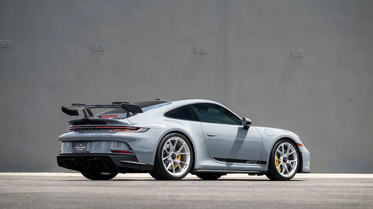 2024 Porsche 992 GT3 - Image 2 of 31