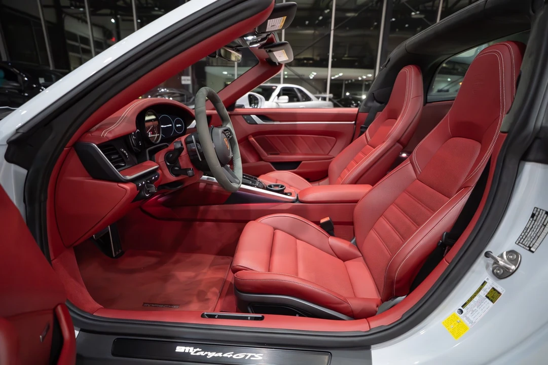2024 Porsche 992 Carrera - Image 15 of 31