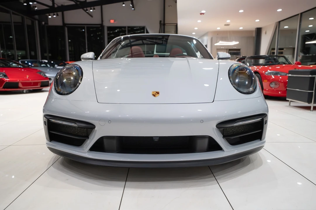 2024 Porsche 992 Carrera - Image 11 of 31