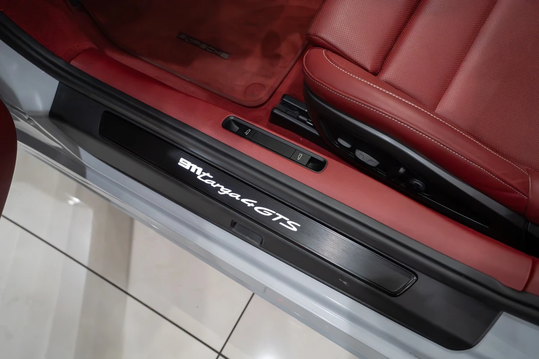 2024 Porsche 992 Carrera - Image 14 of 31