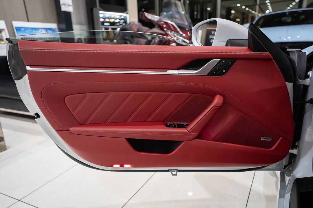 2024 Porsche 992 Carrera - Image 12 of 31
