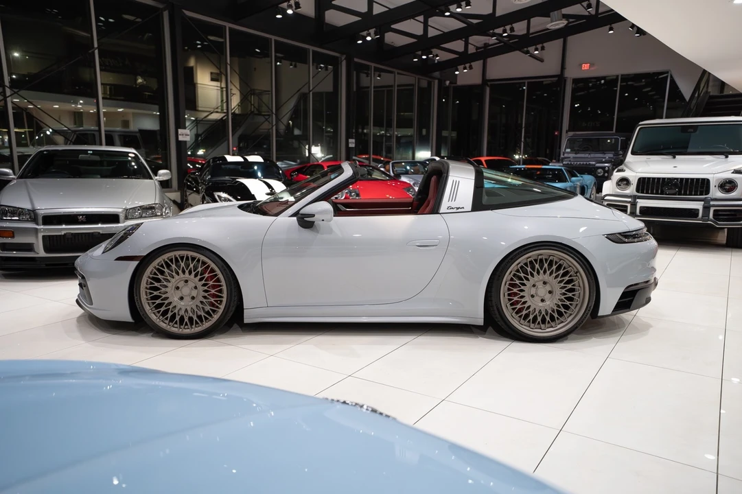 2024 Porsche 992 Carrera - Image 2 of 31