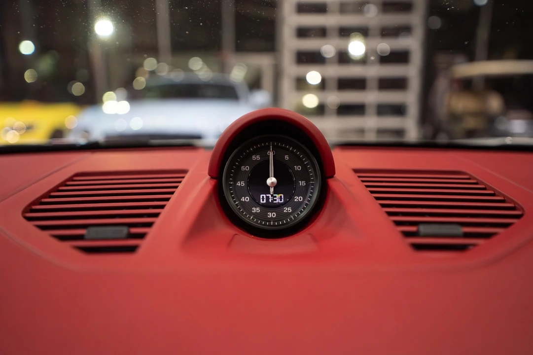 2024 Porsche 992 Carrera - Image 28 of 31