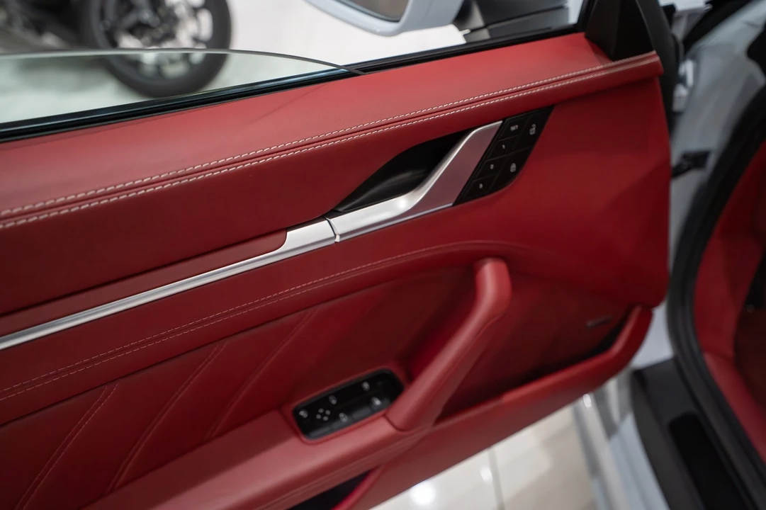 2024 Porsche 992 Carrera - Image 13 of 31
