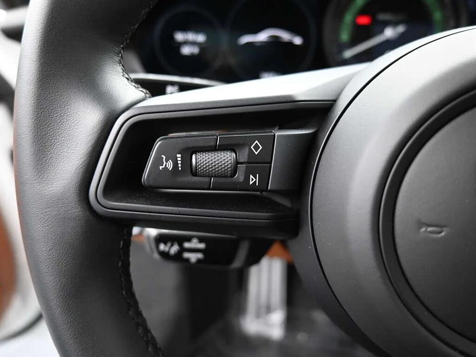2024 Porsche 992 S/T - Image 15 of 31